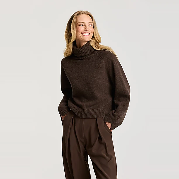 LUX CROPPED TURTLENECK Bruin