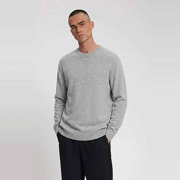 DANU KNITTED CHREWNECK WITH ARTWORK Grijs