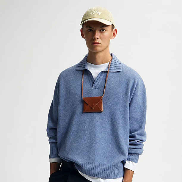 ESSENTIAL KNITTED POLO Blauw