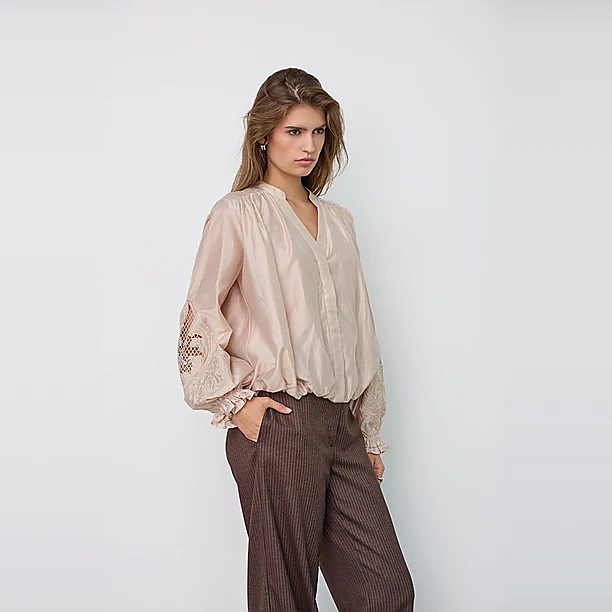 MELINCC BALLOON EMB SHIRT Beige