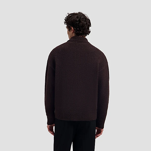OVERSIZED KNITTED POLO Donker Bruin